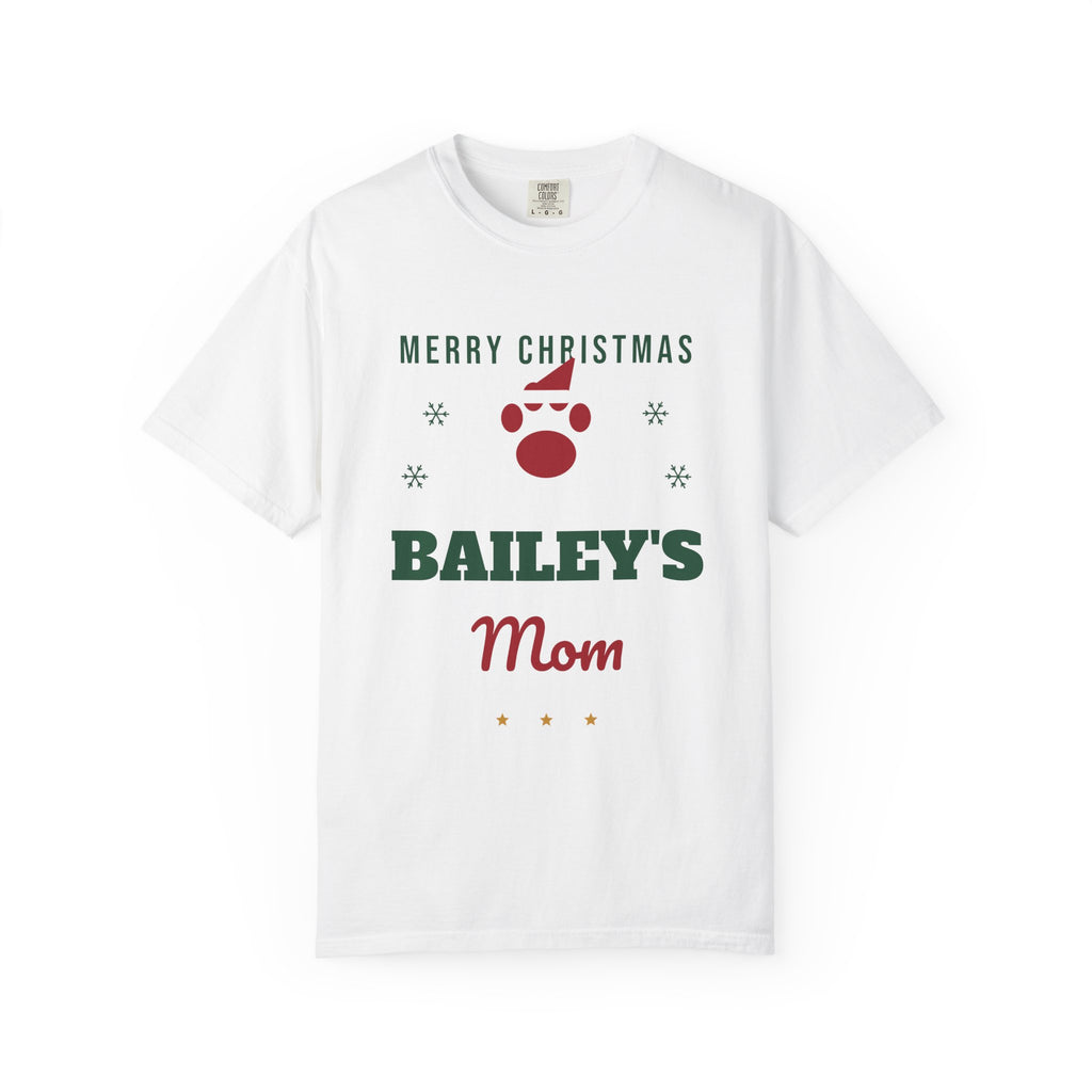 Christmas tee with a red paw in a Santa hat, MERRY CHRISTMAS, BAILEY'S in green and Mom in red script